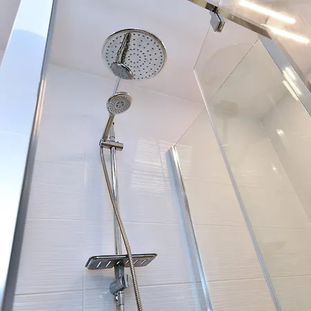 Au Nid D'hirondelles Daire