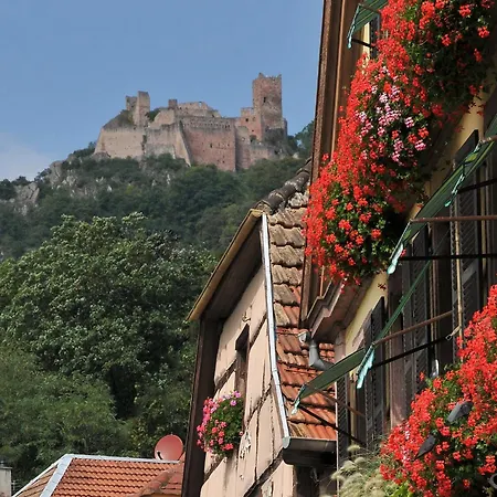 Au Nid D'hirondelles *