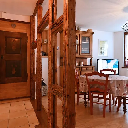 Au Nid D'hirondelles Daire *