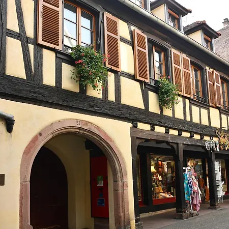 Au Nid D'hirondelles