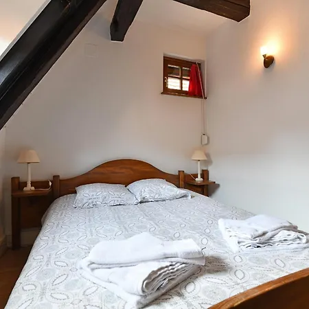 Au Nid D'hirondelles Daire