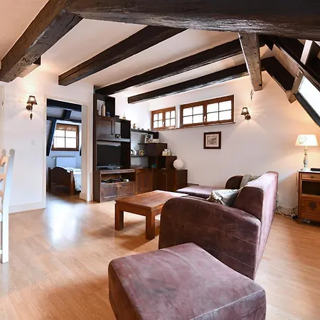 Au Nid D'hirondelles Daire *