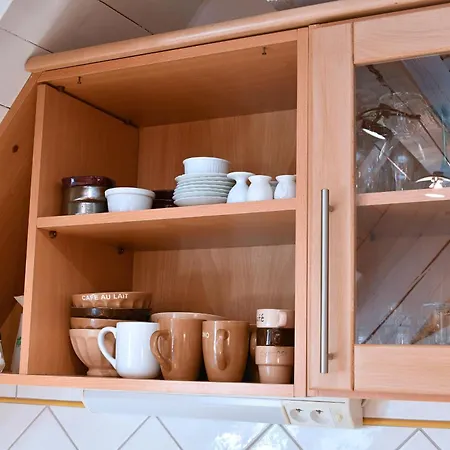 Au Nid D'hirondelles *