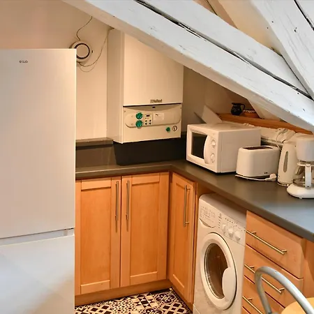 Au Nid D'hirondelles Daire *